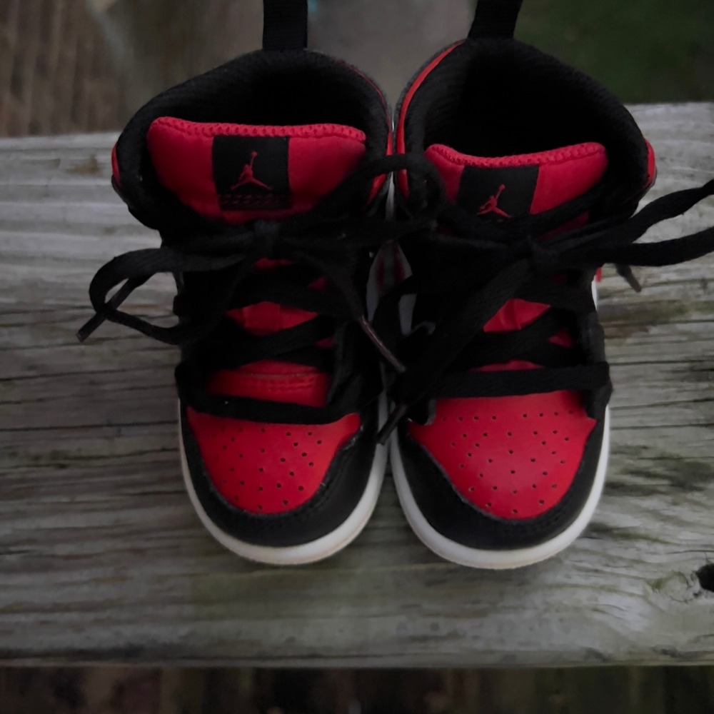 Jordan 1 Mid Bred Toe 5C Red Black White Streetwear Classic Retro 640735-079